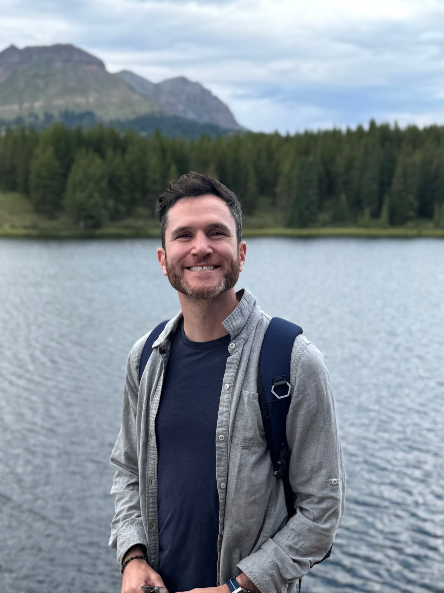 Dr. Taylor Wand, médico gay en San Diego que ofrece atención primaria afirmativa LGBTQ+